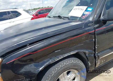 2005 Chevrolet Silverado 1500 Ls z USA, uszkodzony, nr VIN 2GCEC19T451394498